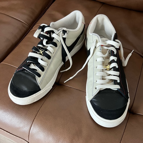 Nike shoes - Picture 1 of 7